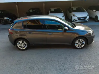 Usata Peugeot 308 Business-Line 131 CV (96 kW) 2020 Grigio Berlina