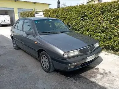 Usata Lancia Delta 90 CV (66 kW) 1994 Utilitaria
