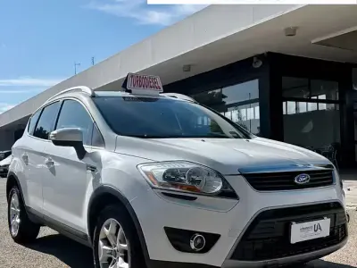 Usata Ford Kuga 140 CV (102 kW) 2012 Bianco SUV