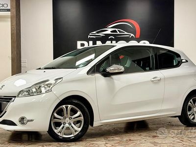 Usata Peugeot 208 Allure 68 CV (50 kW) 2013 Bianco Utilitaria