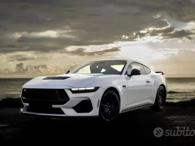 Usata Ford Mustang GT Fastback 446 CV (328 kW) 2025 Bianco Cabrio