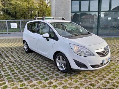Usata Opel Meriva 101 CV (74 kW) 2011 Bianco Monovolume