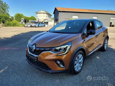 Usata Renault Captur Intens 159 CV (116 kW) 2020 Marrone SUV