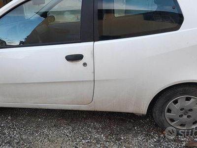 Usata Fiat Punto 80 CV (58 kW) 2002 Bianco Utilitaria