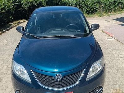 Usata Lancia Ypsilon 69 CV (50 kW) 2016 Blu Utilitaria