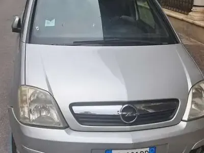 Usado Opel Meriva Cosmo 105 CV (77 kW) 2008 Monovolumen