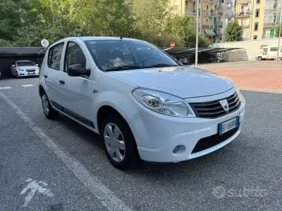 Usata Dacia Sandero Lauréate 75 CV (55 kW) 2010 Berlina