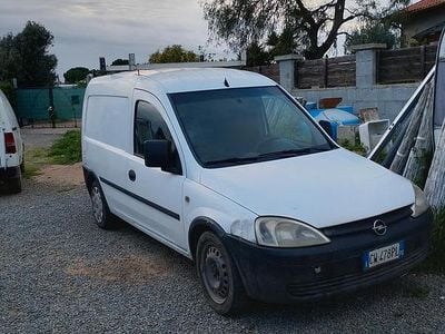 Usata Opel Combo 2005 Bianco Monovolume