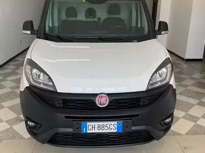 Usata Fiat Doblò Lounge 105 CV (77 kW) 2021 Bianco Monovolume