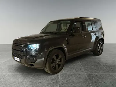 Usata Land Rover Defender SE 200 CV (147 kW) 2023 Santorini black SUV