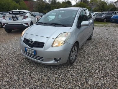 Usata Toyota Yaris 87 CV (63 kW) 2008 Grigio Utilitaria