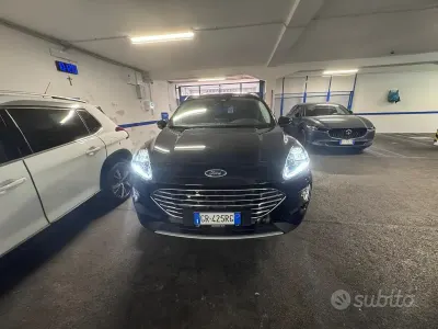 Usata Ford Kuga 120 CV (88 kW) 2023 Nero SUV