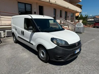 Usata Fiat Doblò Easy 90 CV (66 kW) 2022 Bianco Monovolume