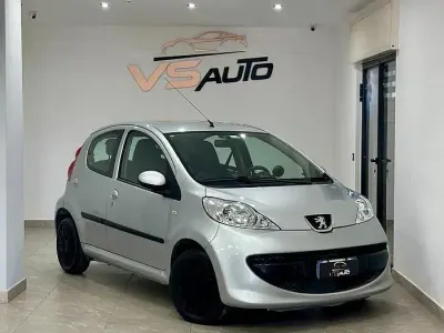 Usata Peugeot 107 68 CV (50 kW) 2005 Grigio Utilitaria