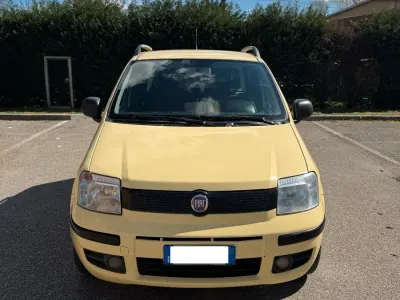 Usata Fiat Panda 69 CV (50 kW) 2012 Giallo Utilitaria