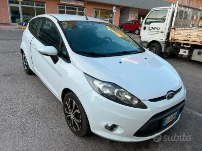 Usado Ford Fiesta 97 HP (71 kW) 2012 Branco Sedan