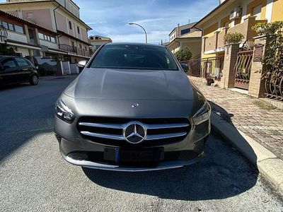 Usata Mercedes B180 116 CV (85 kW) 2020 Marrone Utilitaria