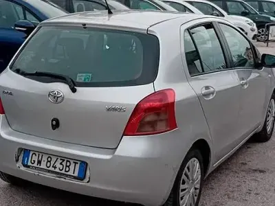 Usata Toyota Yaris 65 CV (47 kW) 2007 Utilitaria