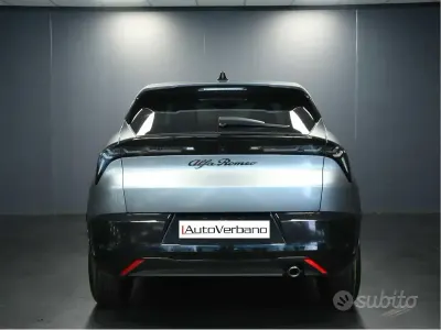 Nuova Alfa Romeo Junior 136 CV (100 kW) 2026 Grigio metallizzato SUV