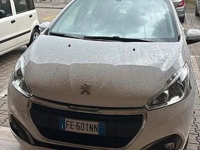 Usata Peugeot 208 100 CV (73 kW) 2016 Utilitaria