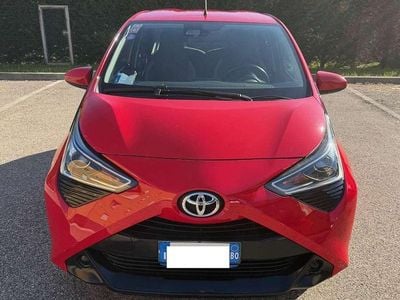Usata Toyota Aygo 72 CV (52 kW) 2020 Rosso Utilitaria