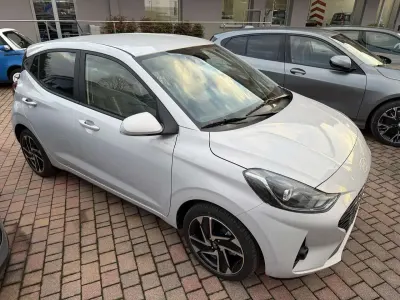 Nuova Hyundai i10 Prime 63 CV (46 kW) 2025 Aurora grey Utilitaria