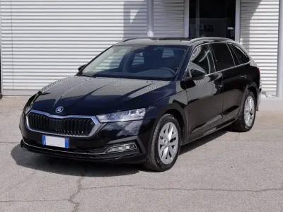 Usata Skoda Octavia Style 150 CV (110 kW) 2024 Nero metallizzato Station wagon