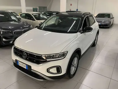 Usata VW T-Roc Life 150 CV (110 kW) 2023 Bianco SUV