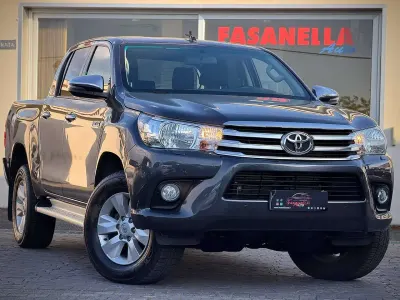 Usata Toyota HiLux Lounge 150 CV (110 kW) 2019 Grigio Pick-up