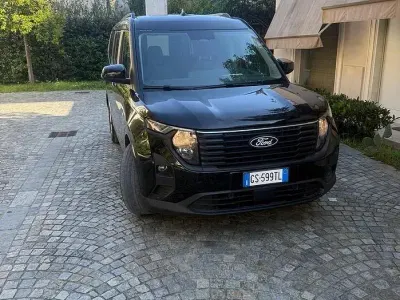 Usata Ford Tourneo Courier Titanium 125 CV (91 kW) 2024 Nero Monovolume