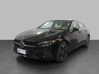 Usata Mercedes A180 AMG Line Premium Plus 116 CV (85 kW) 2023 Nero metallizzato Berlina