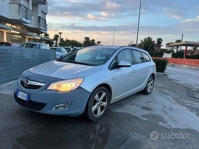 Usata Opel Astra 110 CV (80 kW) 2011 Grigio Station wagon