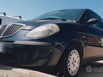 Usata Lancia Ypsilon 60 CV (44 kW) 2004 Blu Utilitaria