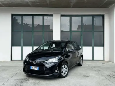 Usata Toyota Yaris 69 CV (50 kW) 2017 Nero Utilitaria