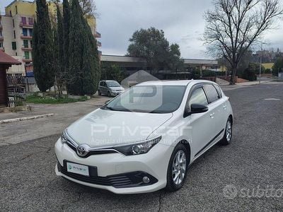 Usata Toyota Auris Lounge 111 CV (81 kW) 2016 Bianco Utilitaria
