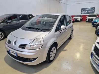 Usata Renault Modus Dynamique 75 CV (55 kW) 2010 Grigio Monovolume