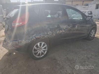 Usata Ford Fiesta 68 CV (50 kW) 2010 Grigio Utilitaria