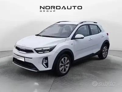 Usata Kia Stonic Urban 84 CV (61 kW) 2024 Bianco SUV