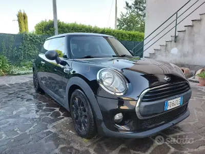 Usata Mini ONE 102 CV (75 kW) 2016 Bluazzurro Utilitaria