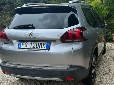 Usata Peugeot 2008 Allure 110 CV (80 kW) 2018 Argento SUV
