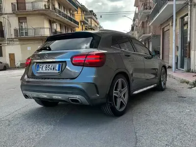 Usata Mercedes GLA200 Premium 136 CV (100 kW) 2017 Grigio SUV