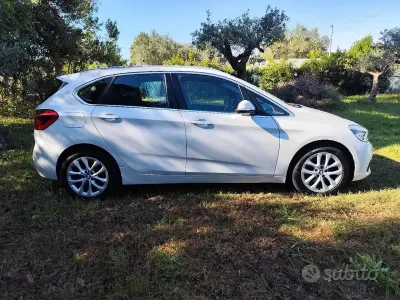 Begagnad BMW 218 Active Tourer Luxury Line 150 HK (110 kW) 2017 Vit Minibuss