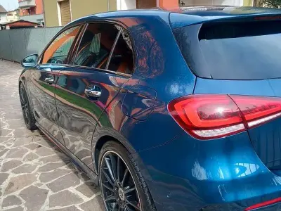Usata Mercedes A180 116 CV (85 kW) 2019 Blu Berlina