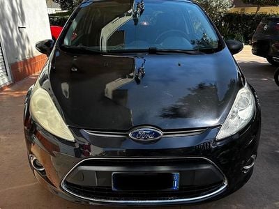 Begagnad Ford Fiesta 70 HK (51 kW) 2010 Svart Halvkombi