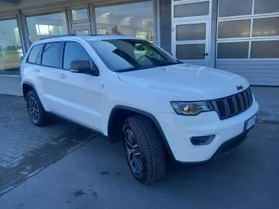 Usata Jeep Grand Cherokee Overland 250 CV (183 kW) 2017 Bianco SUV