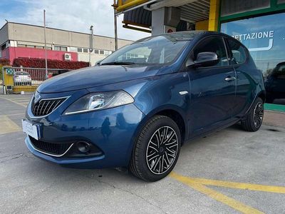 Usata Lancia Ypsilon Silver 69 CV (50 kW) 2022 Blu Utilitaria