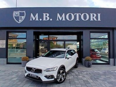 Usata Volvo V60 CC Core 197 CV (144 kW) 2022 Bianco Station wagon