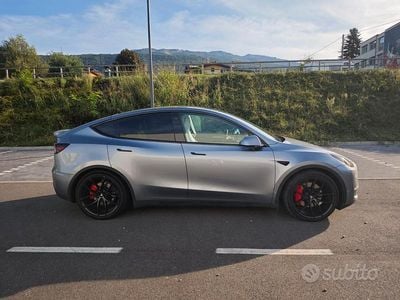 Usata Tesla Model Y Performance 392 kW (534 CV) 2023 Grigio SUV