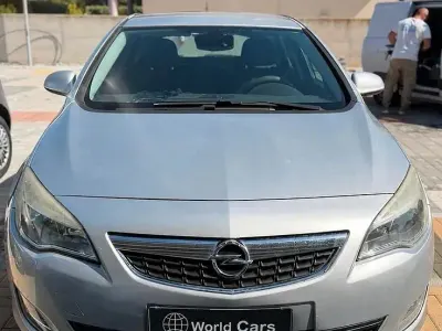 Usata Opel Astra 60 CV (44 kW) 2010 Grigio Berlina