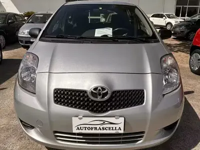 Usata Toyota Yaris 69 CV (50 kW) 2008 Grigio Utilitaria